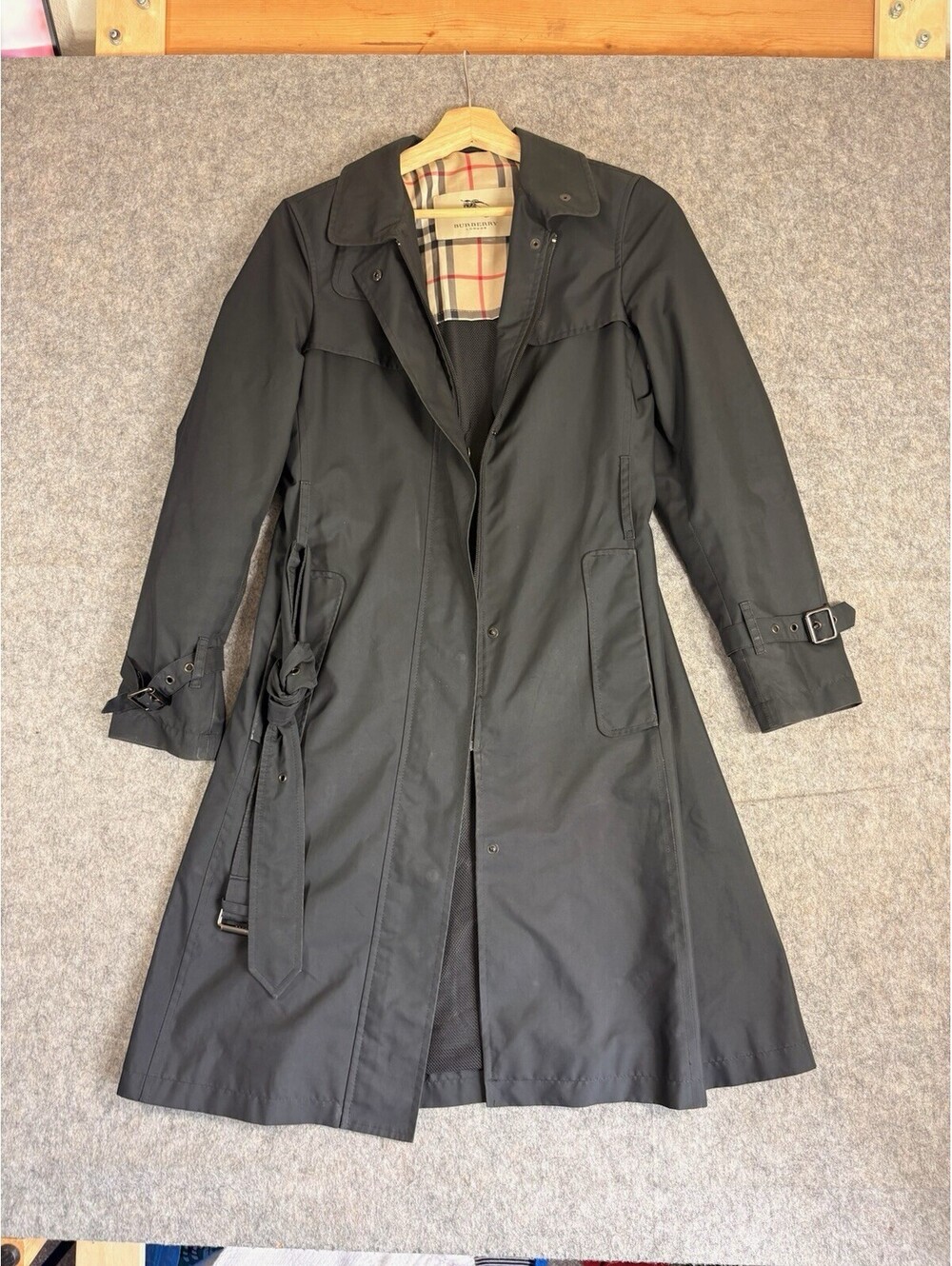 Classic Burberry London Tess Black Belted Trench Coat Jacket CUT 1320 Sz 2R